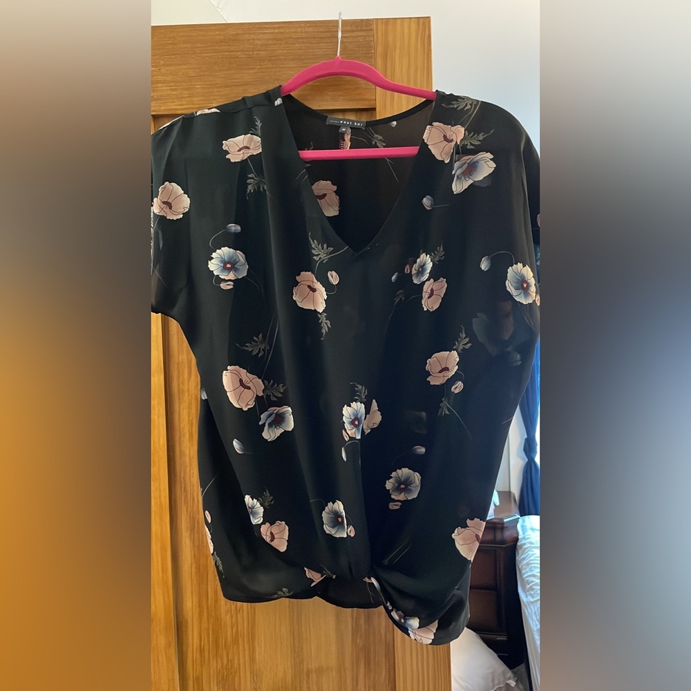 West Kei Short Sleeve Knot Floral Blouse